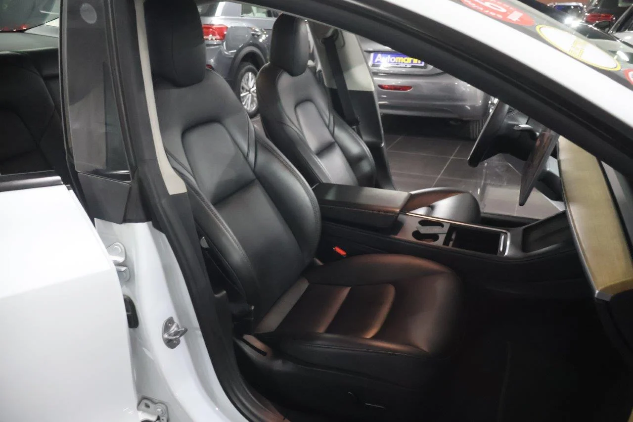 Tesla Model 3 - View model 37