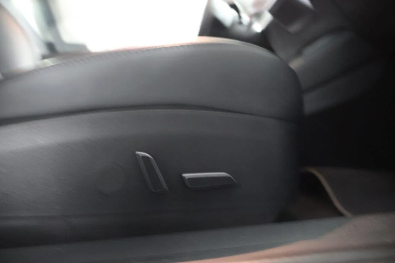 Tesla Model 3 - View model 38