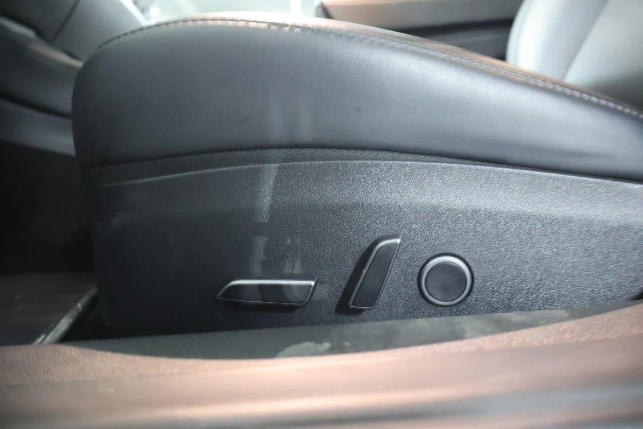Tesla Model 3 - View model 39