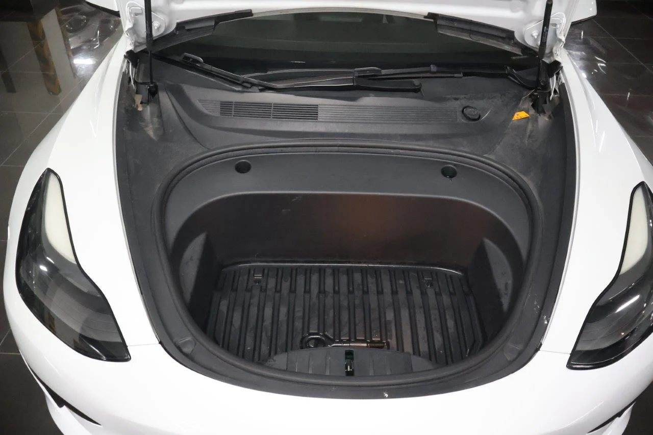 Tesla Model 3 - View model 42