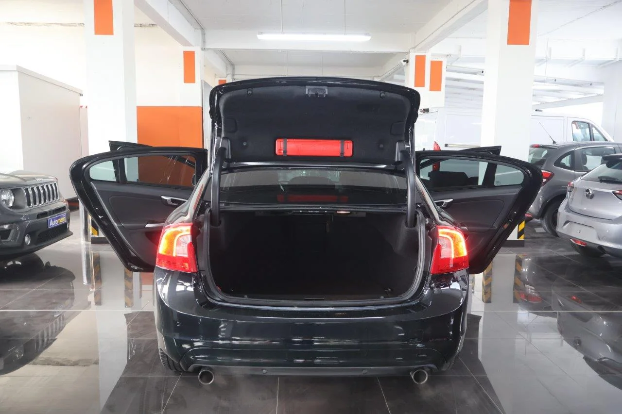 Volvo S60 - View model 8
