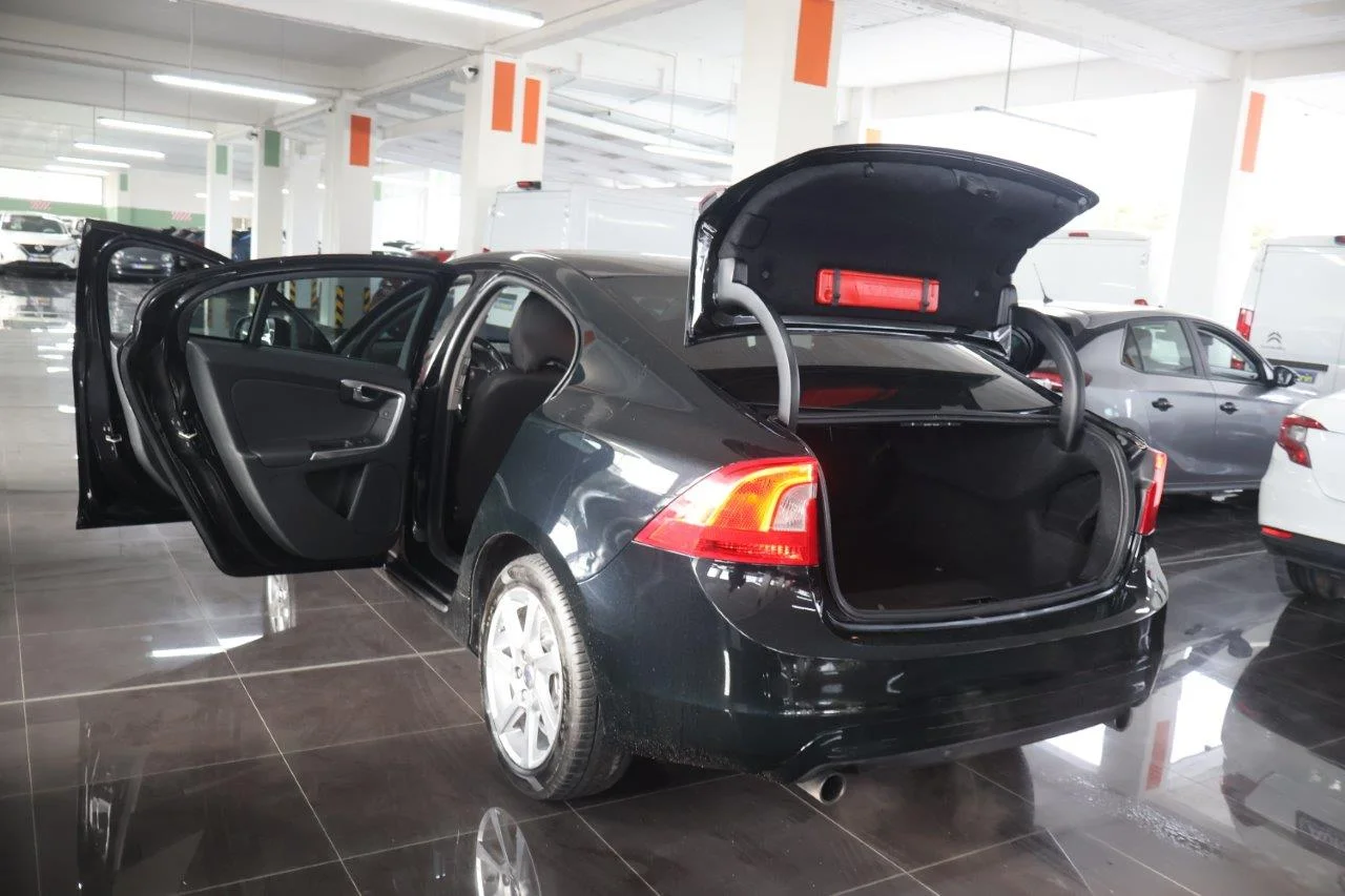 Volvo S60 - View model 9