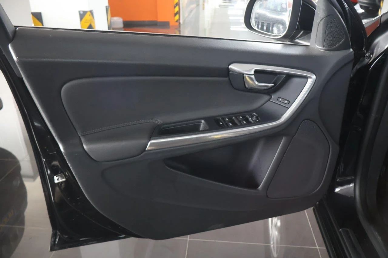 Volvo S60 - View model 32