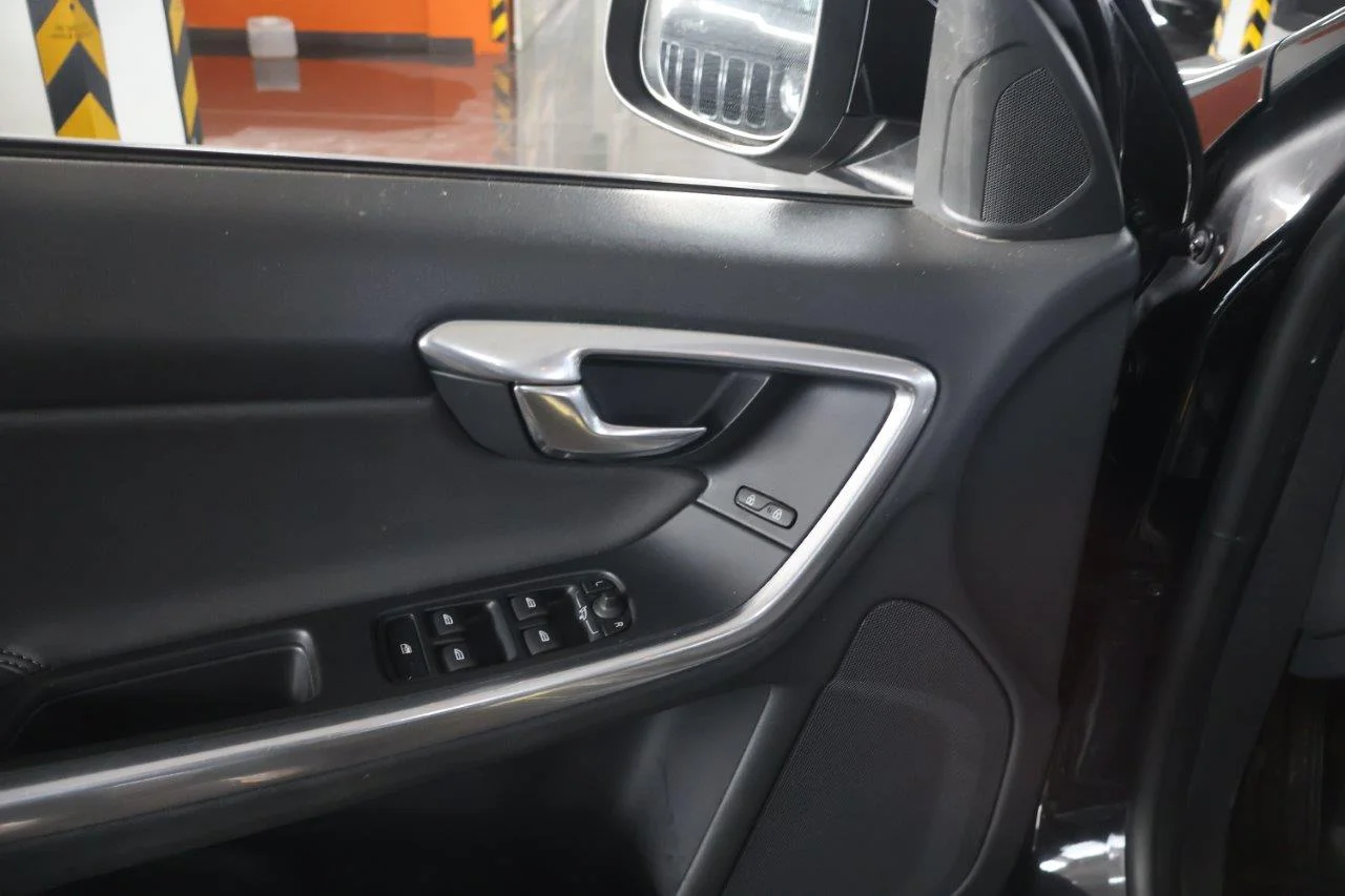 Volvo S60 - View model 33