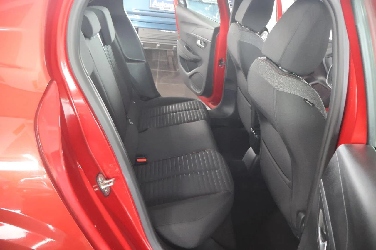 Peugeot 208 - View model 38