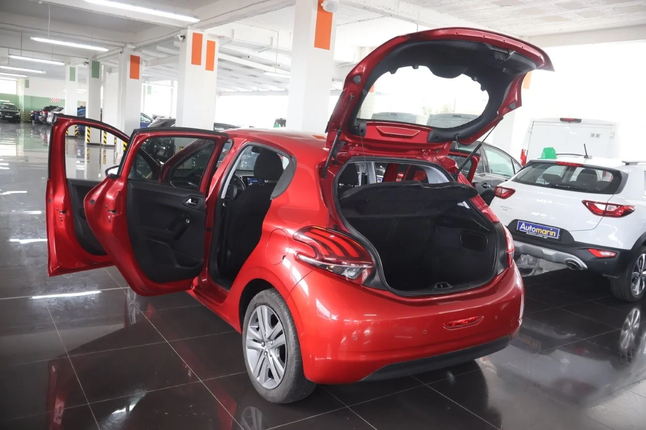 Peugeot 208 - View model 9