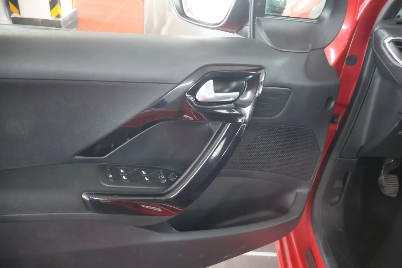 Peugeot 208 - View model 34
