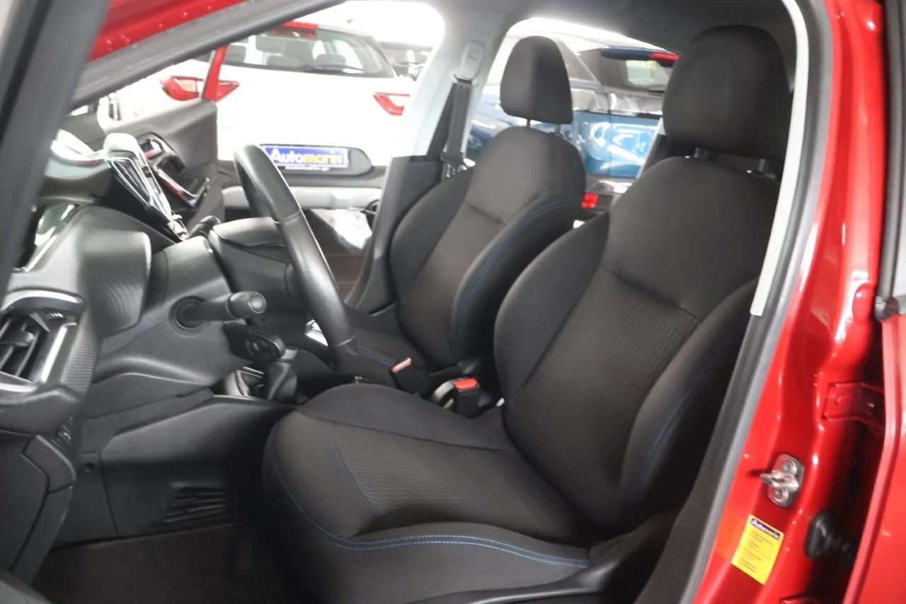 Peugeot 208 - View model 35