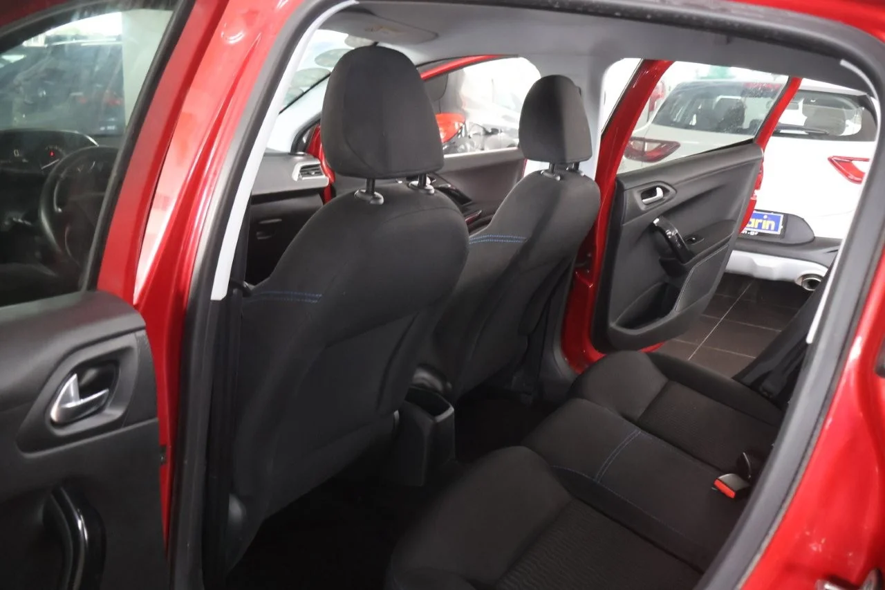 Peugeot 208 - View model 36