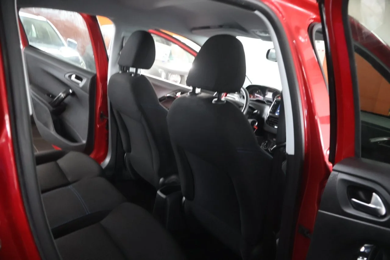 Peugeot 208 - View model 39