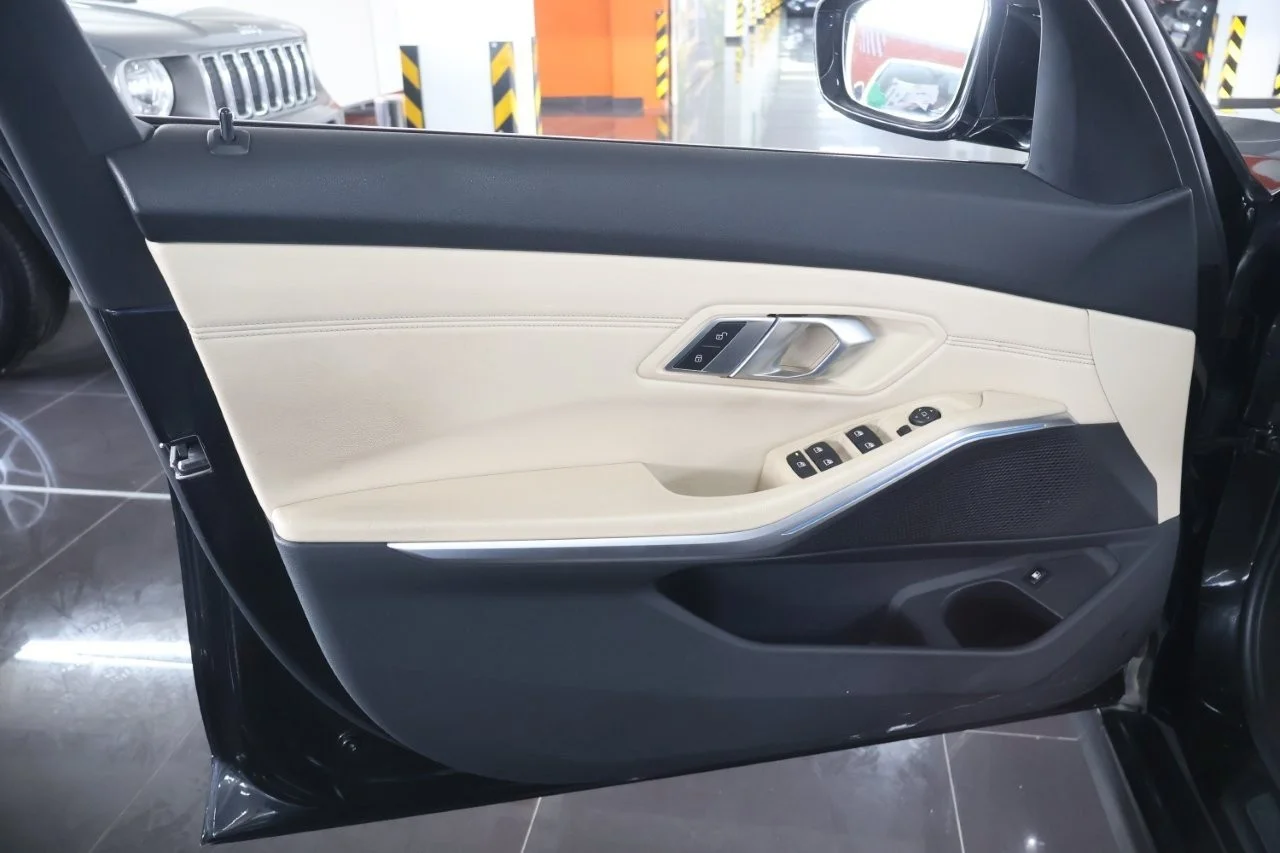 Bmw 330 - View model 32