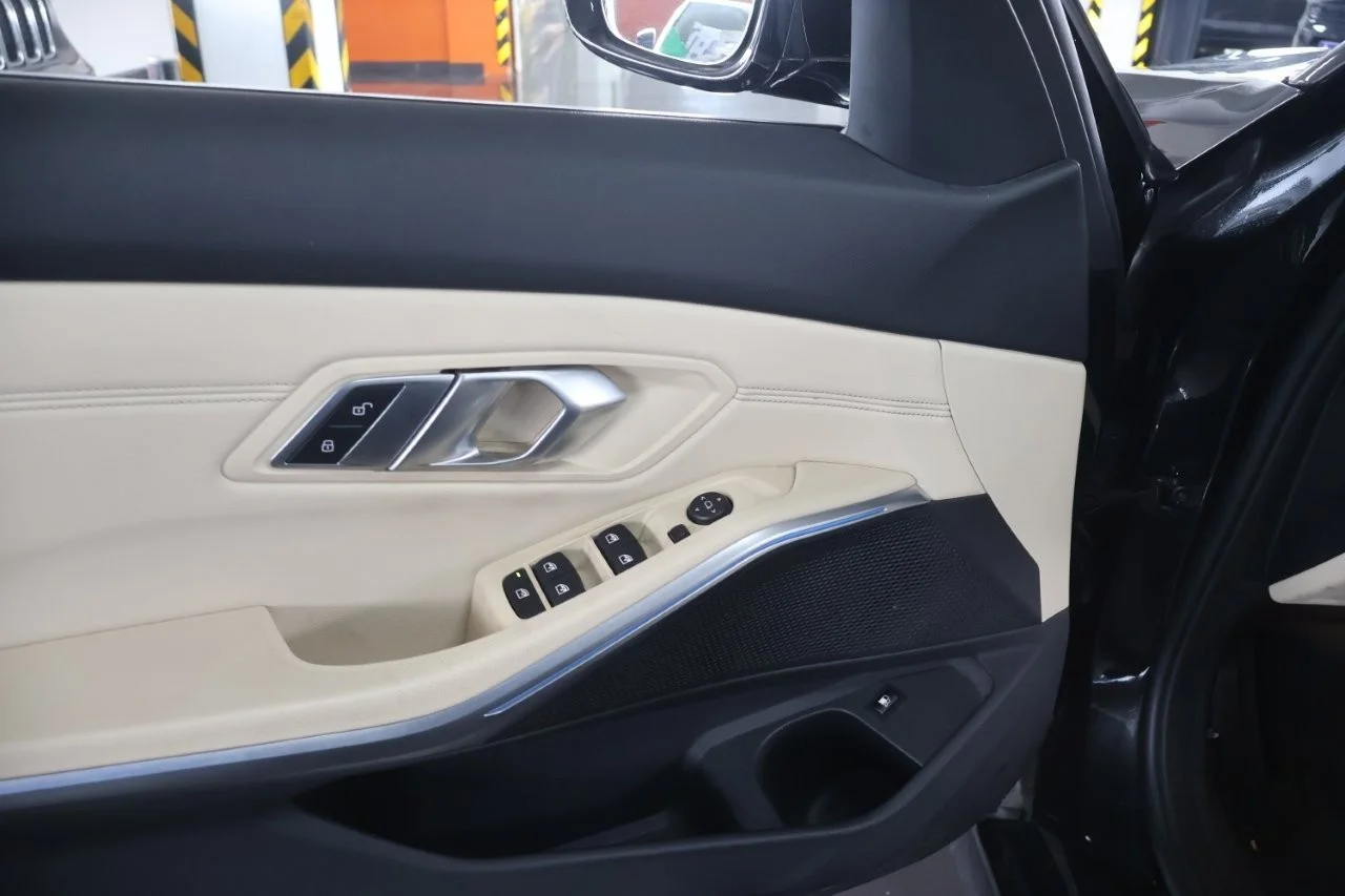 Bmw 330 - View model 33