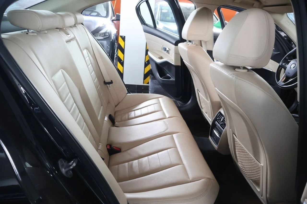 Bmw 330 - View model 40