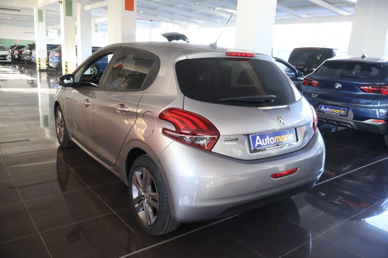 Peugeot 208 - View model 6