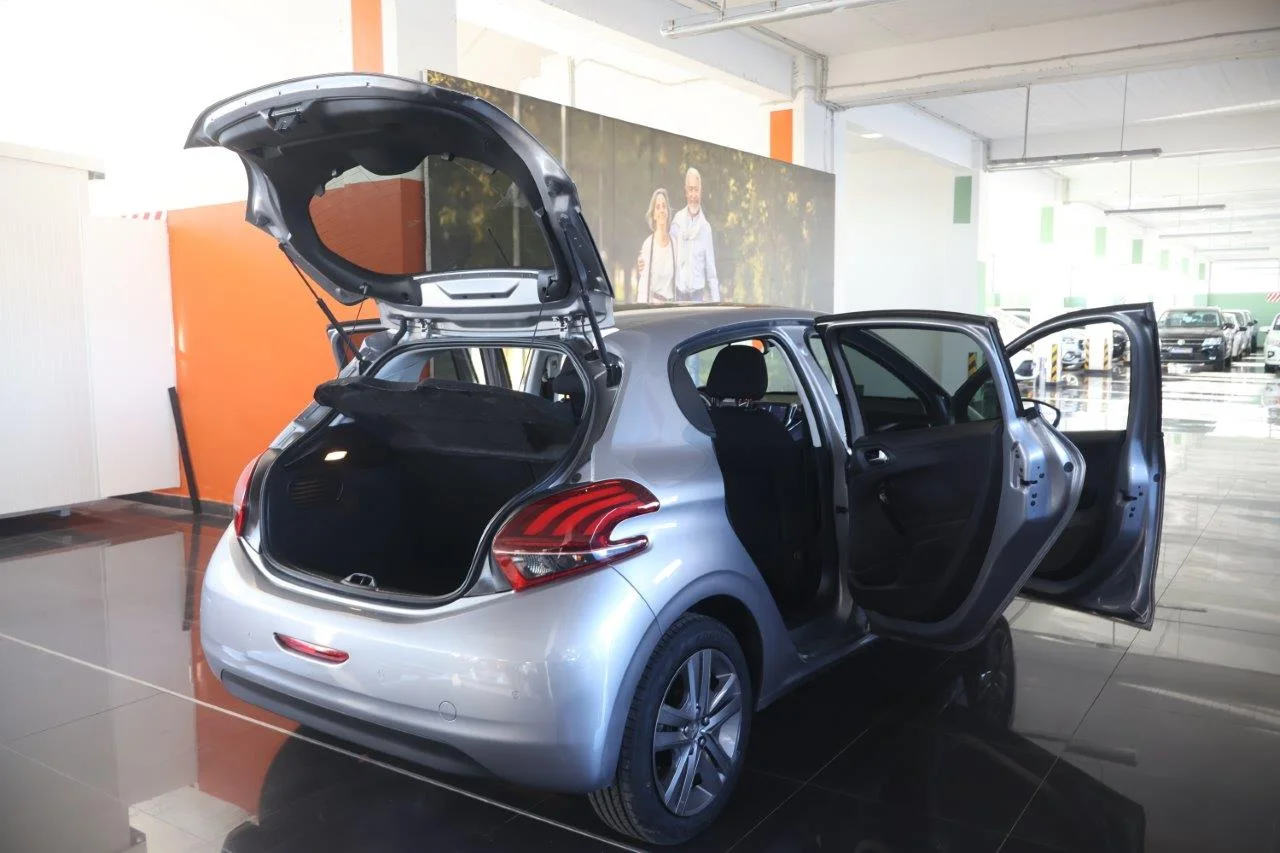 Peugeot 208 - View model 7