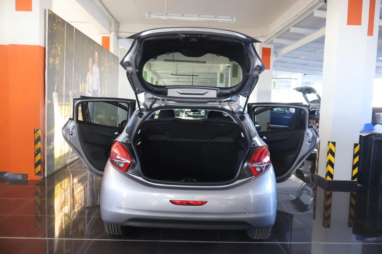 Peugeot 208 - View model 8