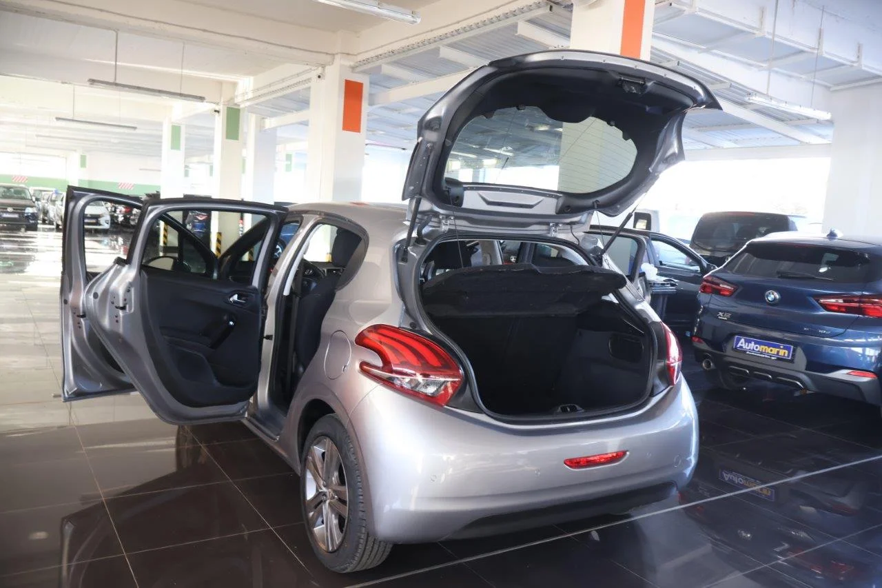 Peugeot 208 - View model 9