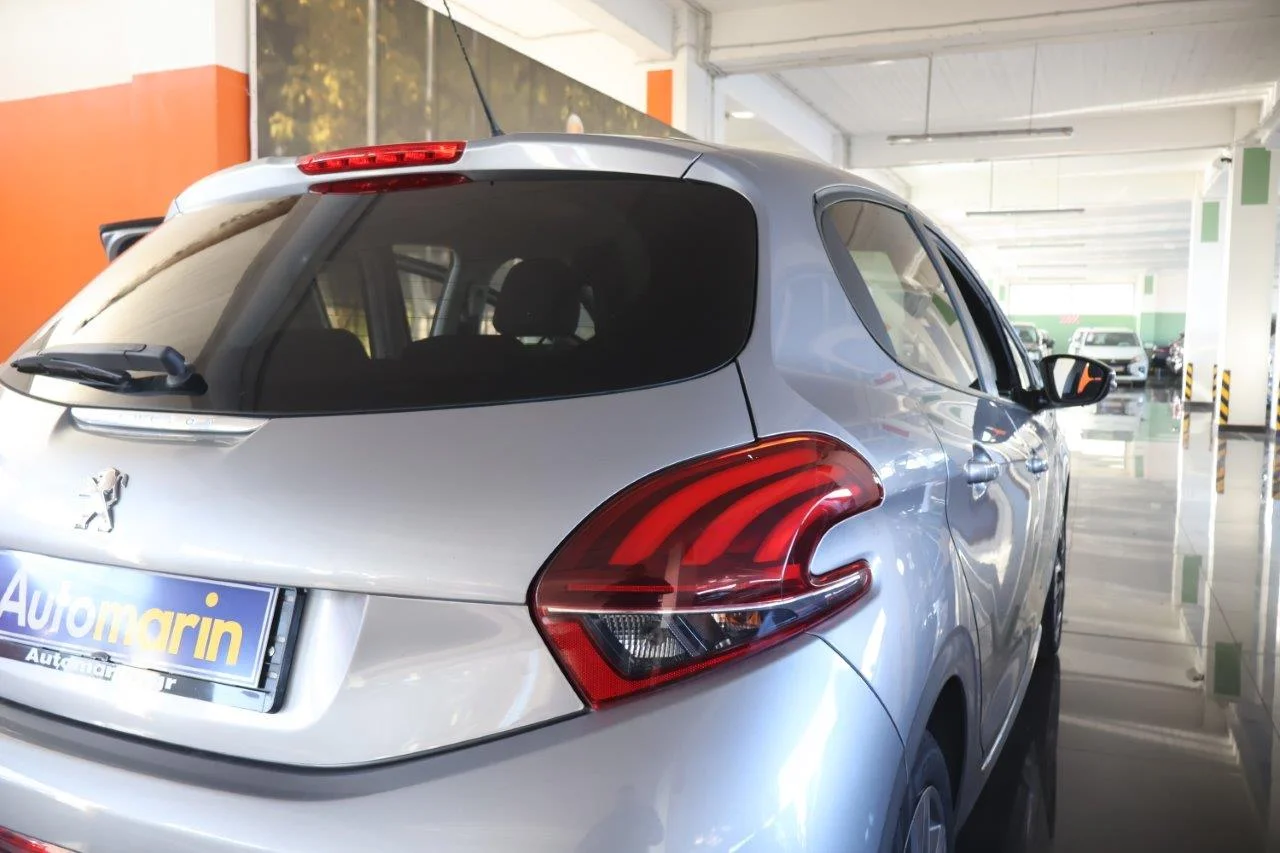 Peugeot 208 - View model 10