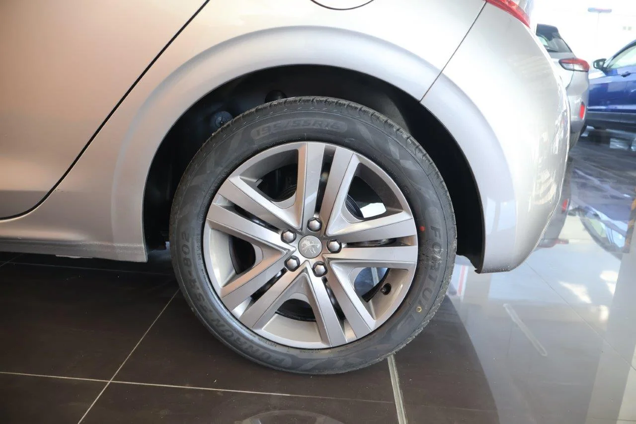 Peugeot 208 - View model 12