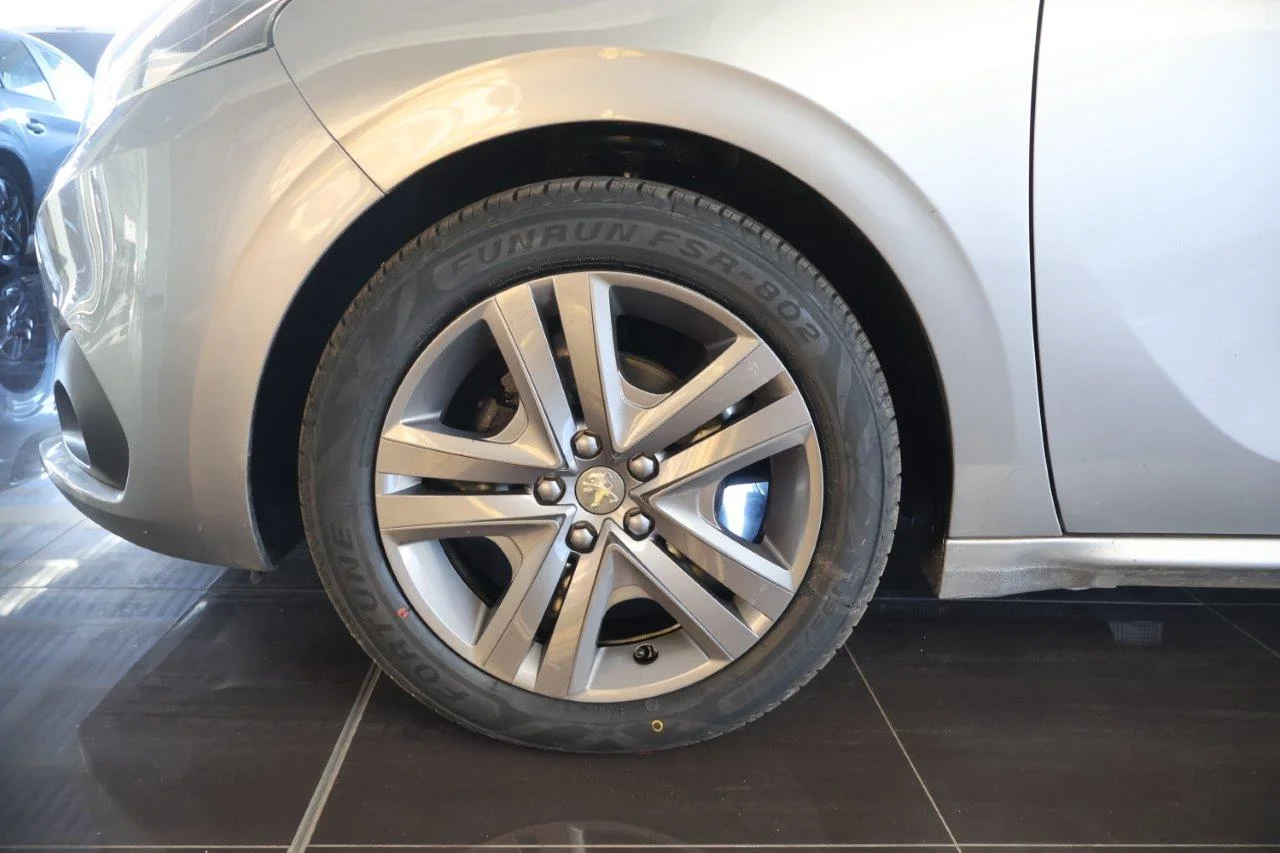 Peugeot 208 - View model 13