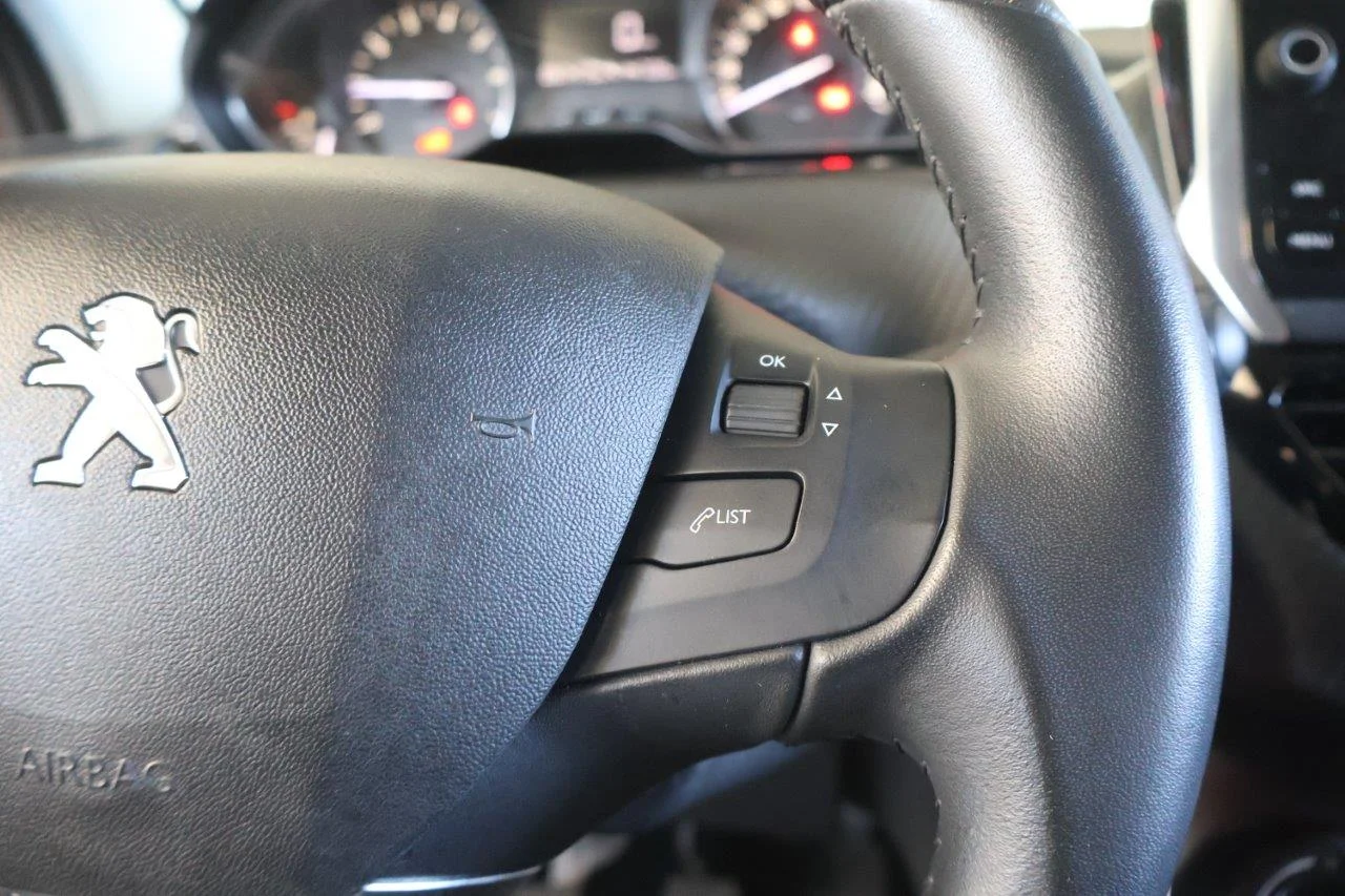Peugeot 208 - View model 24
