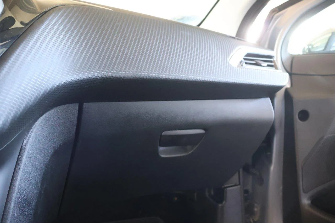 Peugeot 208 - View model 28