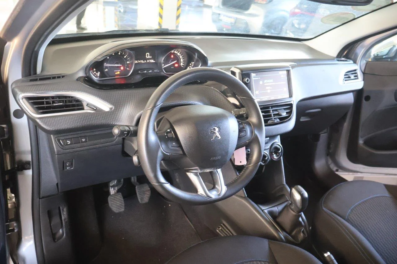 Peugeot 208 - View model 29