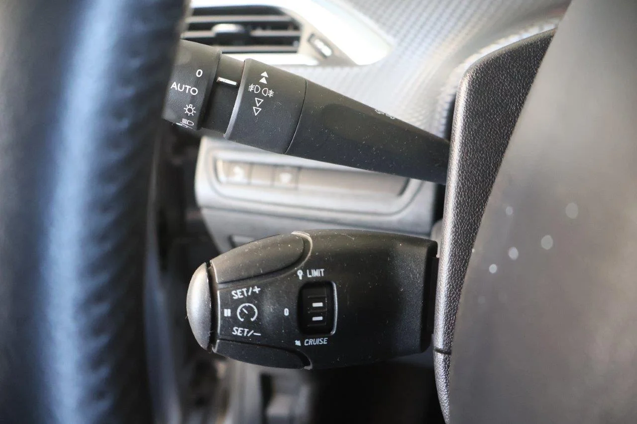Peugeot 208 - View model 30