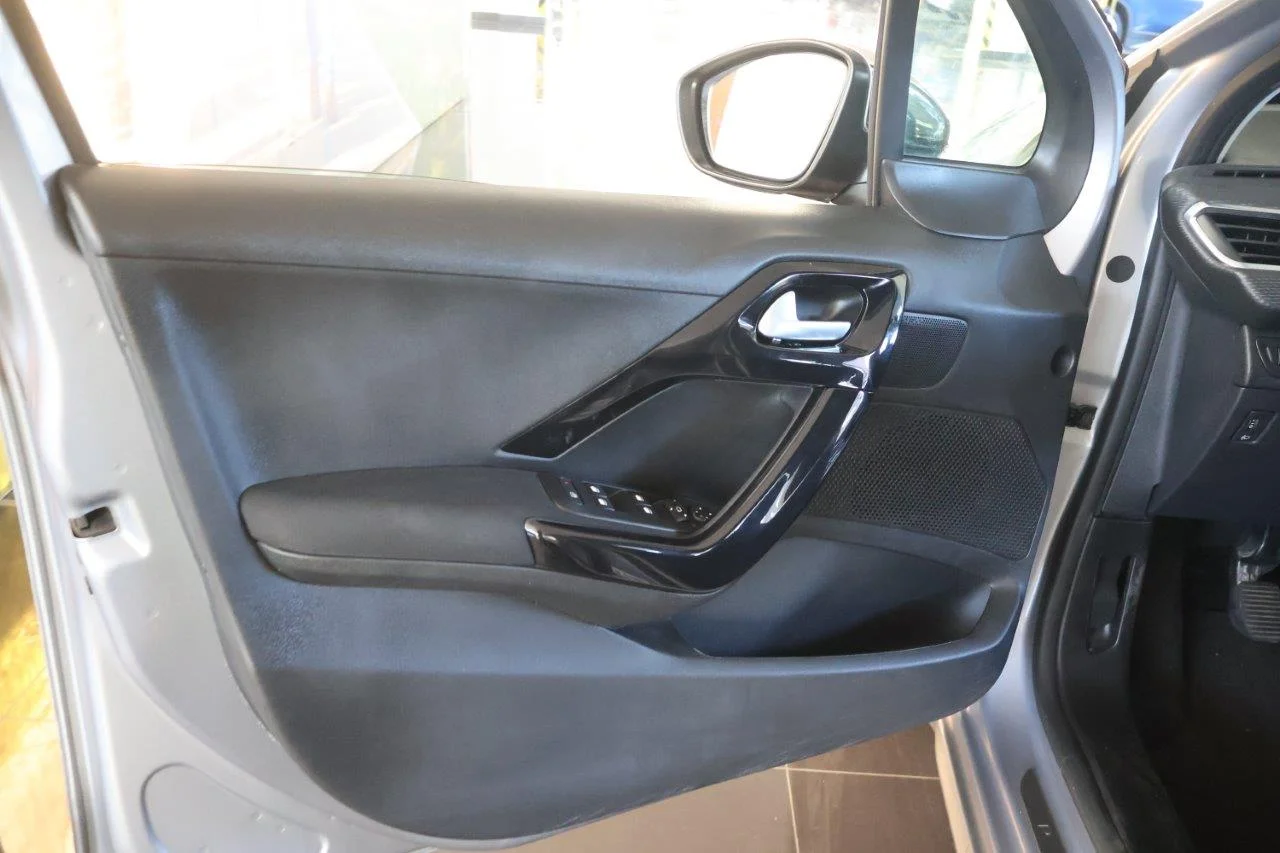 Peugeot 208 - View model 32