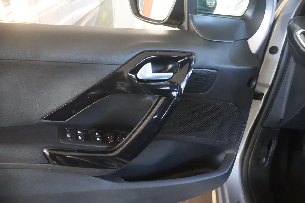 Peugeot 208 - View model 33