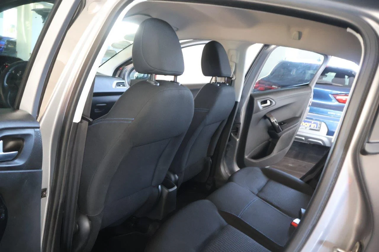 Peugeot 208 - View model 35