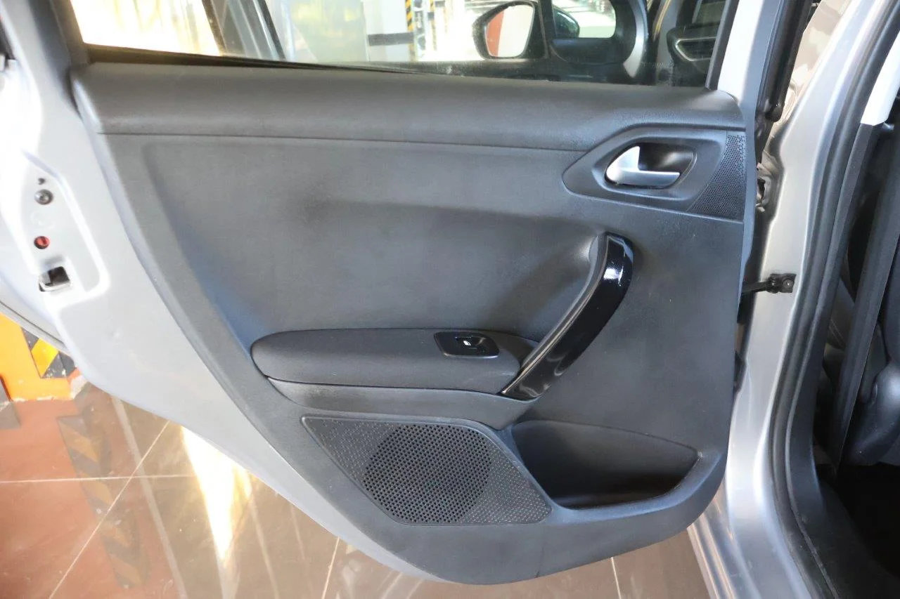 Peugeot 208 - View model 36