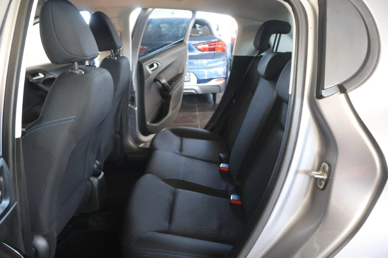 Peugeot 208 - View model 37