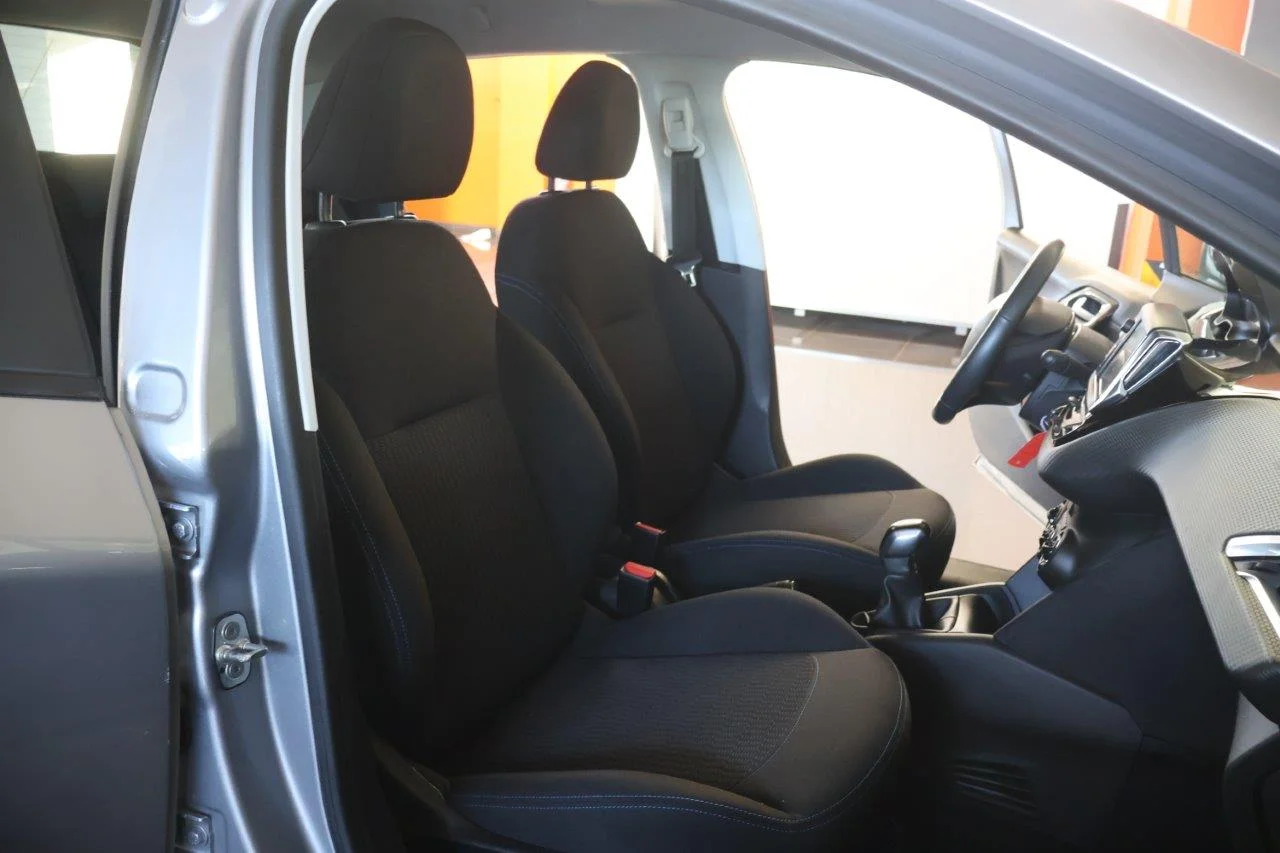 Peugeot 208 - View model 40
