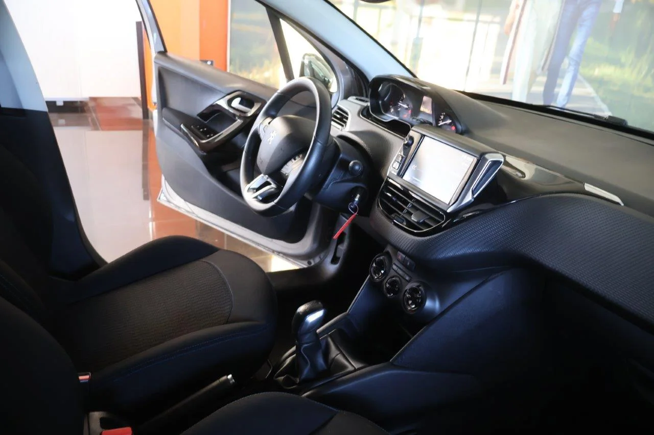 Peugeot 208 - View model 41