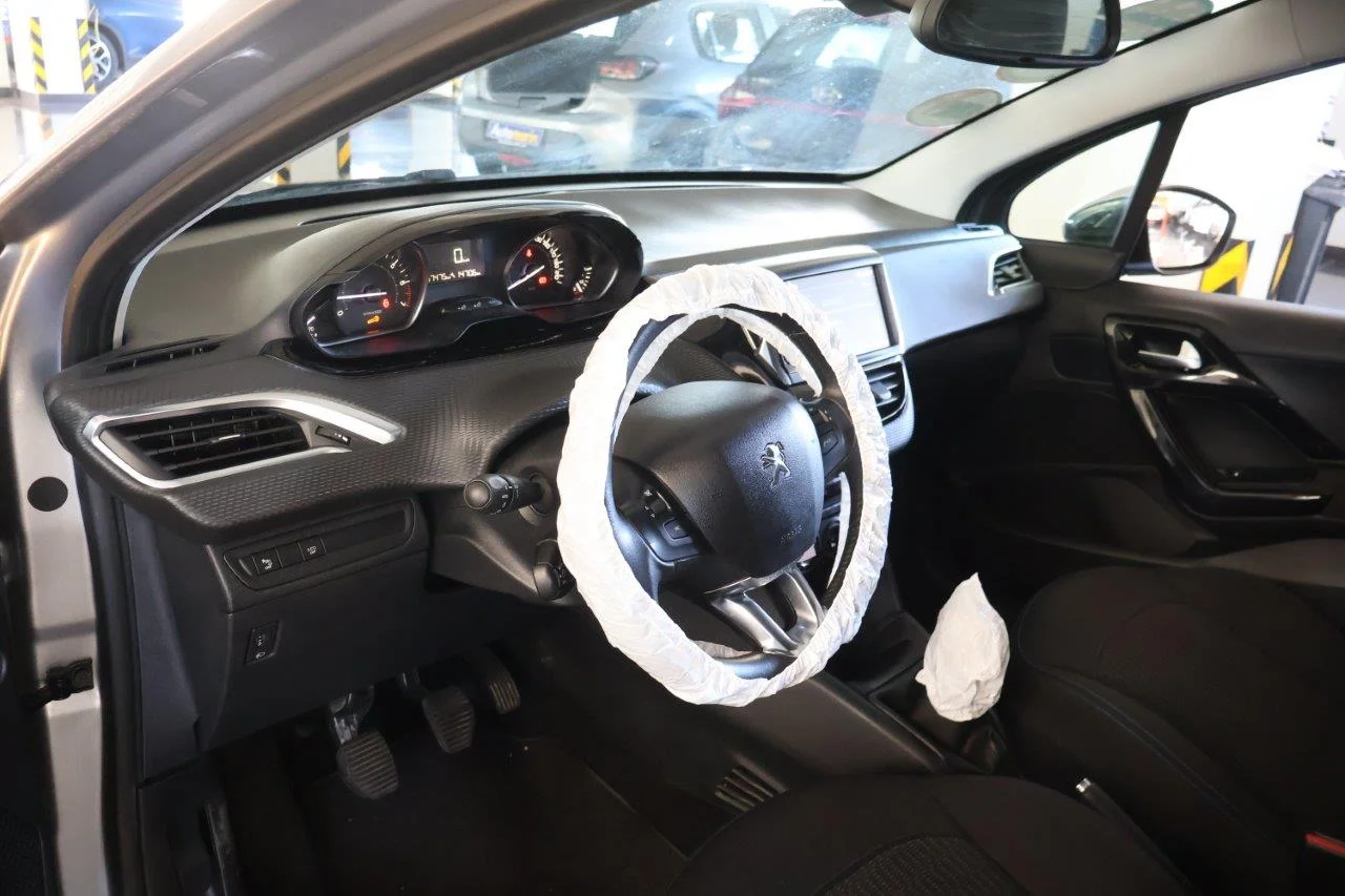 Peugeot 208 - View model 44