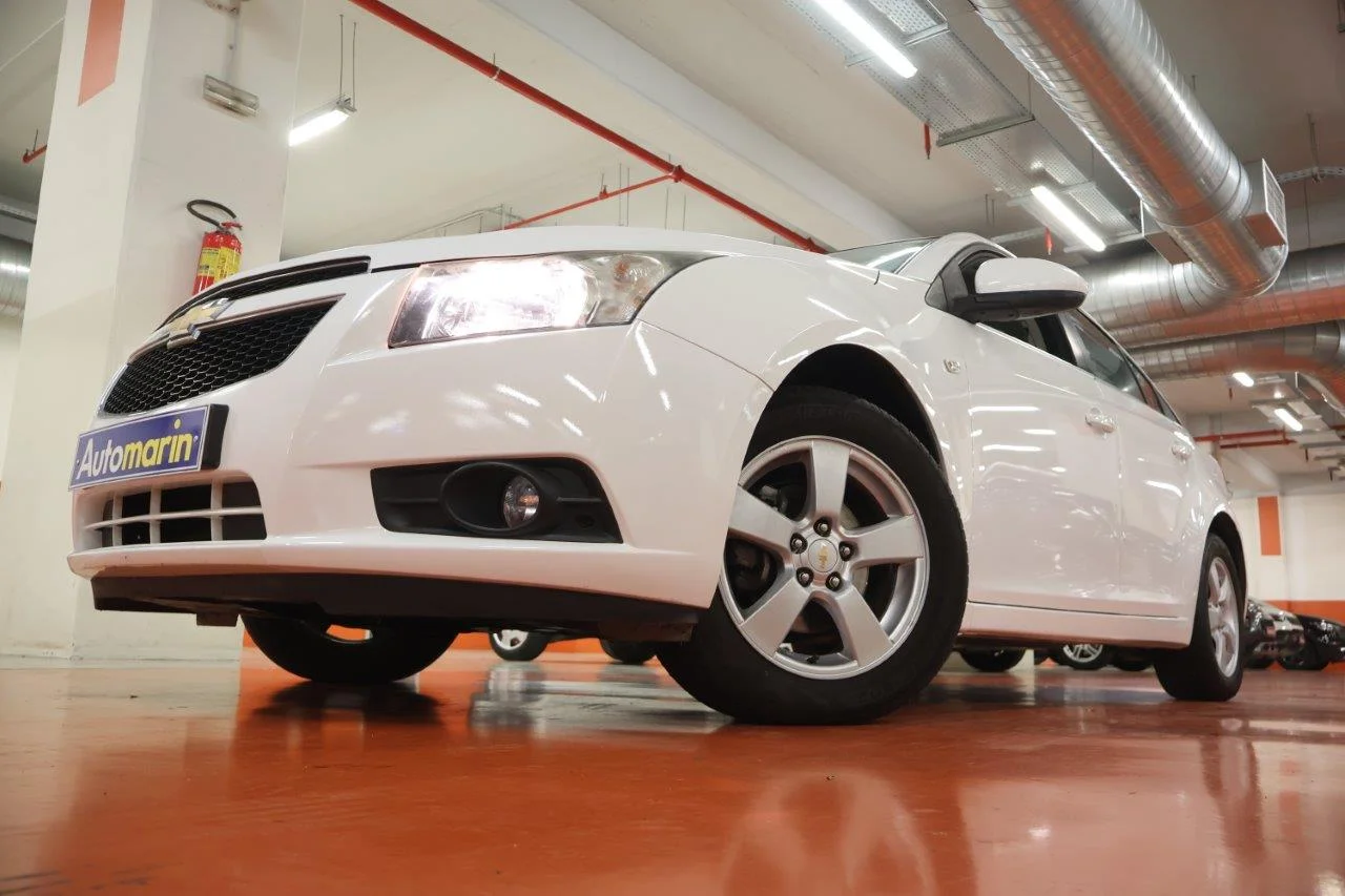 View 2 - Chevrolet Cruze - 2010