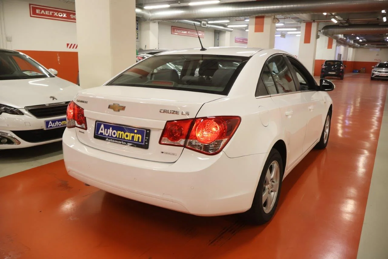 View 5 - Chevrolet Cruze - 2010