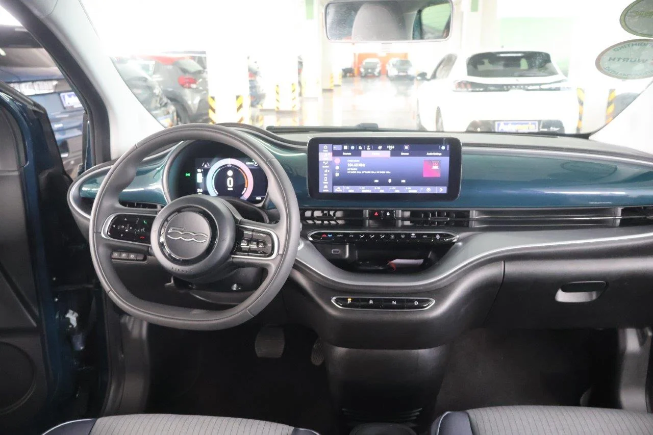 Fiat 500e - View model 18