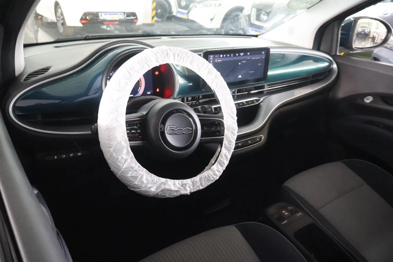 Fiat 500e - View model 38