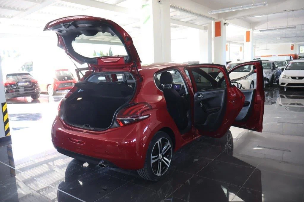 Peugeot 208 - View model 6