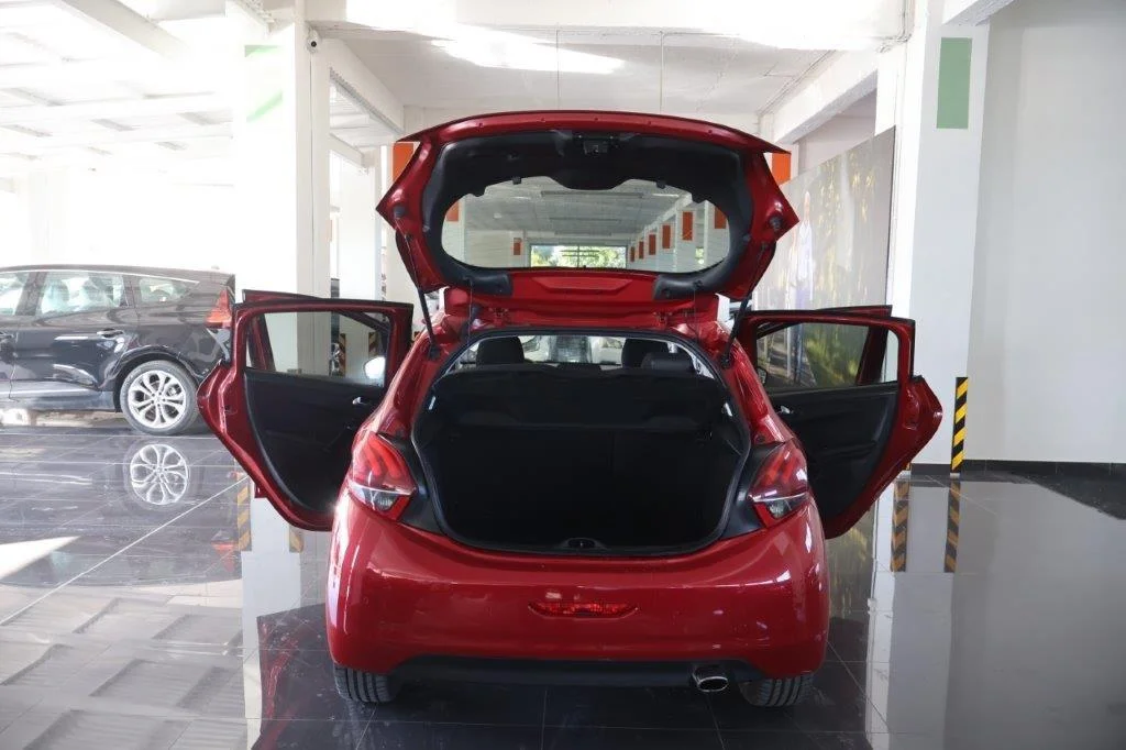 Peugeot 208 - View model 7