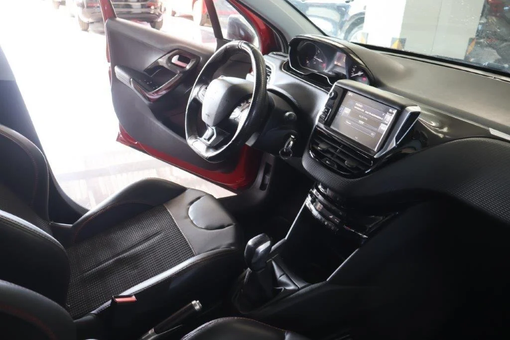 Peugeot 208 - View model 18