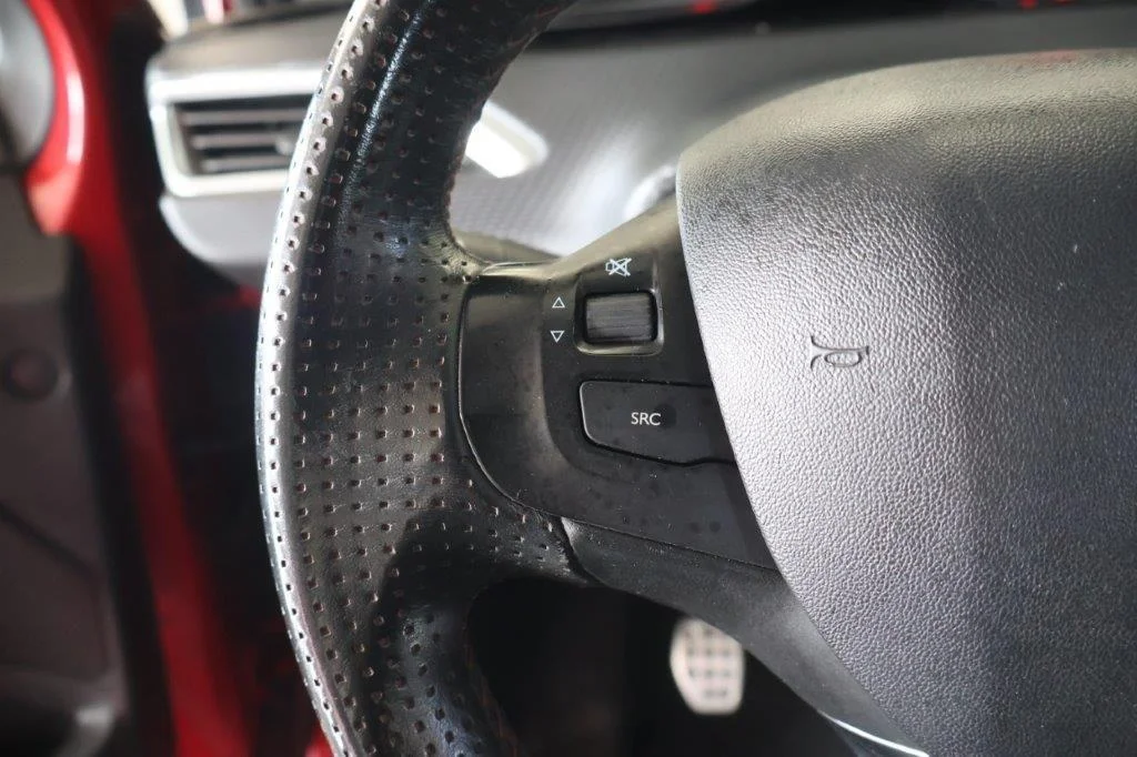 Peugeot 208 - View model 21