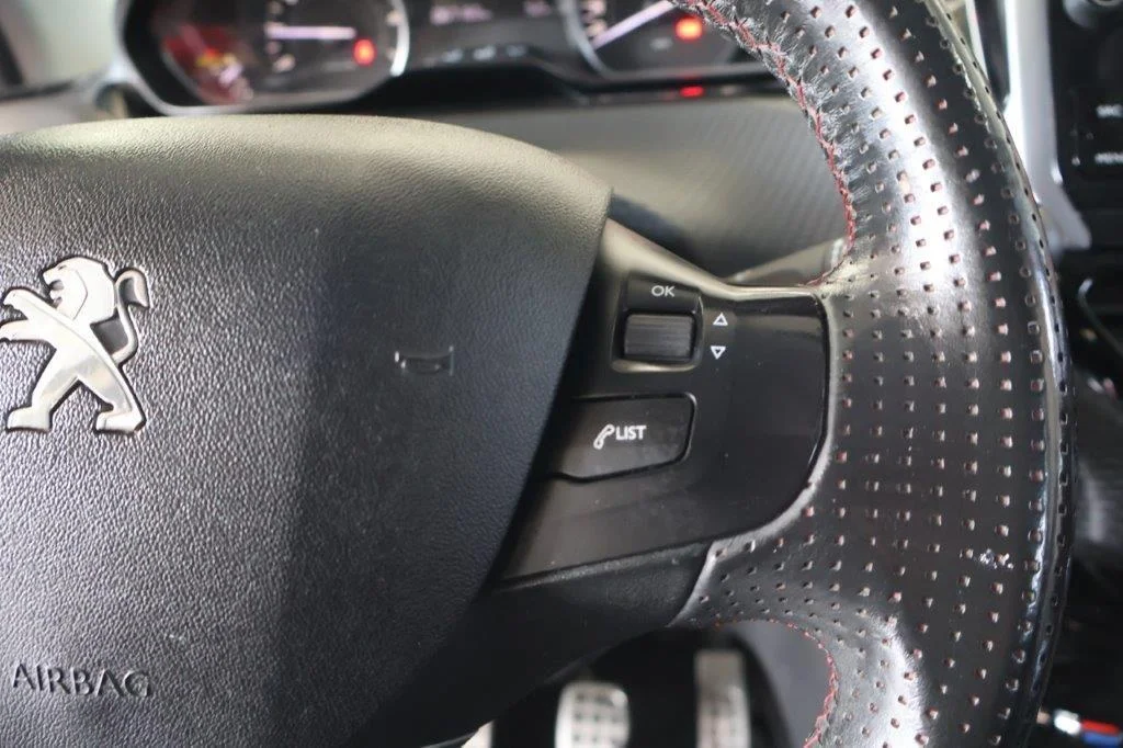 Peugeot 208 - View model 22