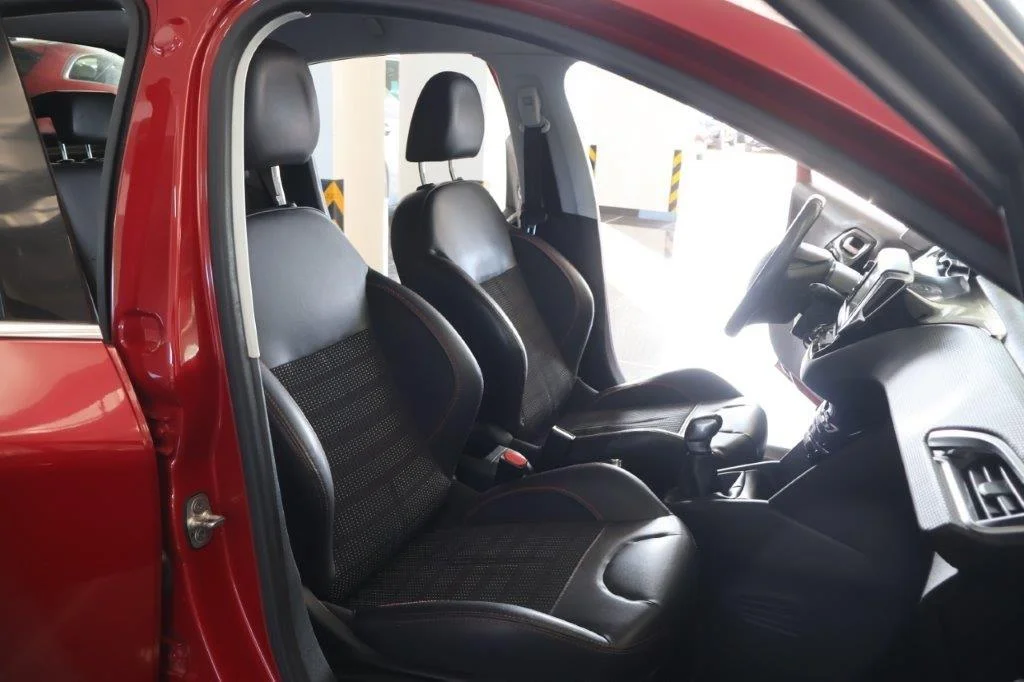Peugeot 208 - View model 24