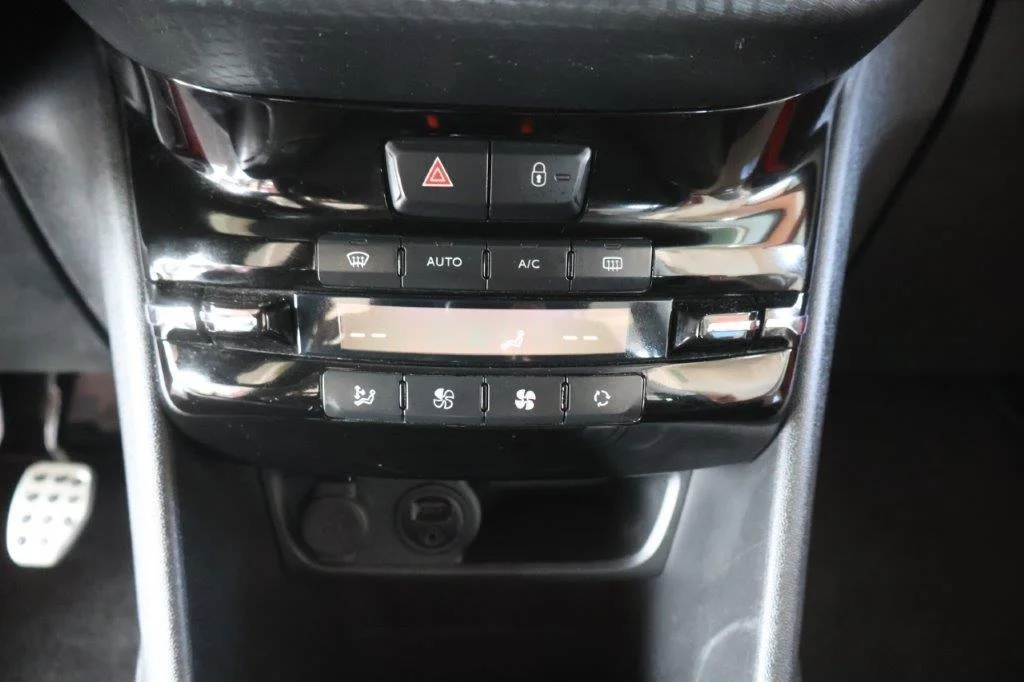 Peugeot 208 - View model 26