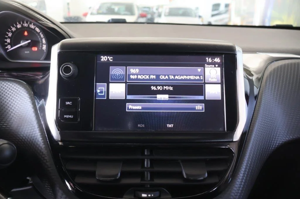 Peugeot 208 - View model 27