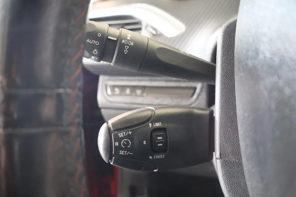 Peugeot 208 - View model 29