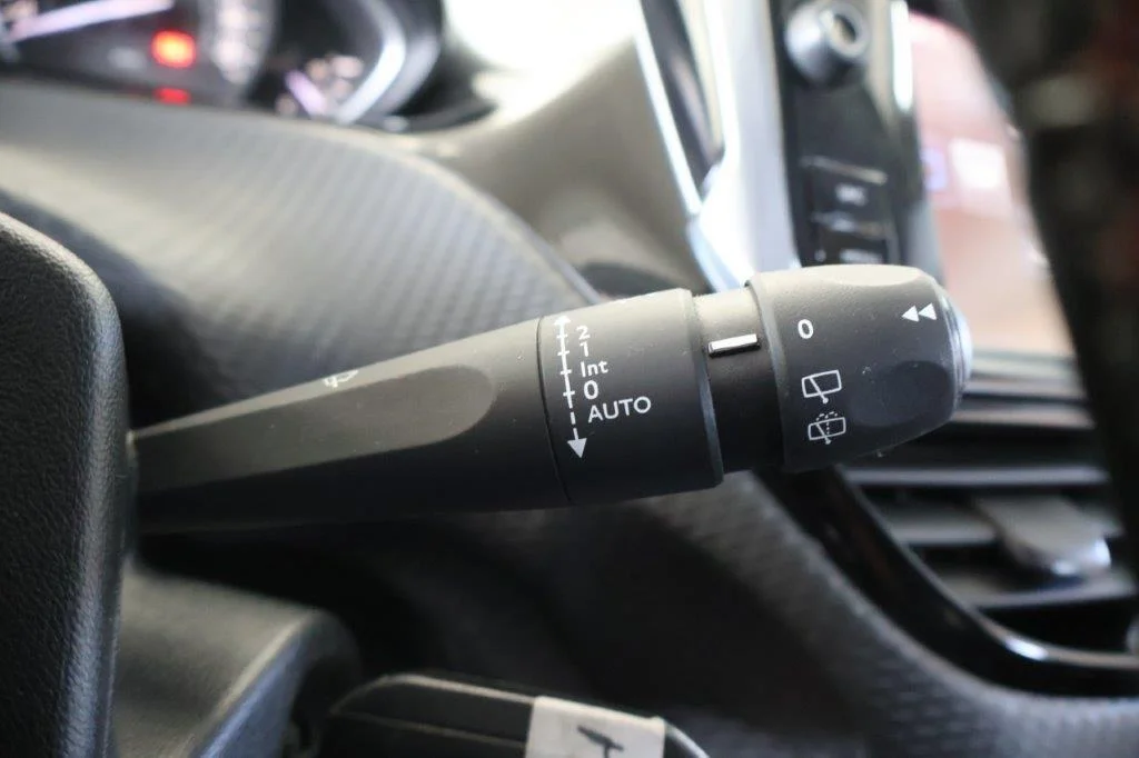 Peugeot 208 - View model 30